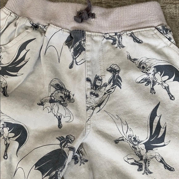 Batman size 5T kids shorts - Picture 2 of 3